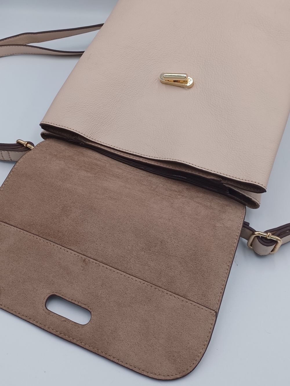 Antonio Melani Freeport Leather Backpack - Picture 4 of 9